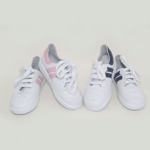 zapatilla acordonada blanca