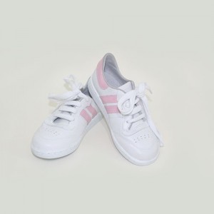 zapatilla acordonada blanca